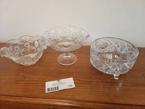 lot 124 image: Beautiful Vintage Crystal Collection