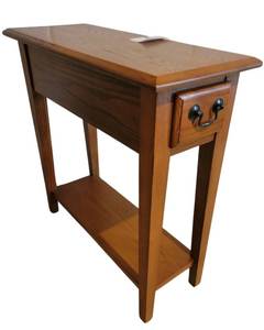 lot 88 image: Side Table