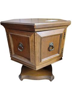 lot 63 image: Side Table