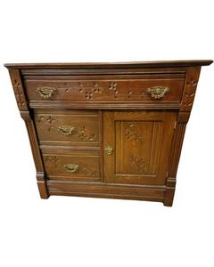lot 50 image: Antique Dresser