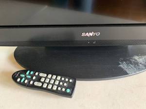 lot 27 image: Sanyo 26 TV With Remote