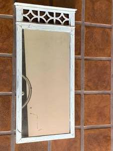lot 36 image: DECORATIVE WHITE MIRROR