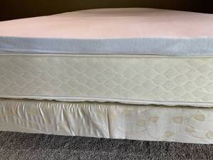 lot 45 image: Queen Bed