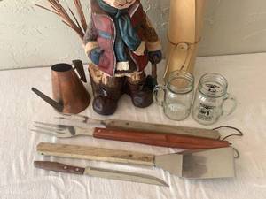 lot 60 image: CABIN DECOR GRAB BAG
