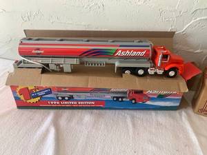 lot 62 image: COLLECTIBLE TOY VEHICLES