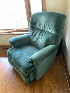 lot 97 image: TEAL LAZY BOY RECLINER