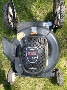lot 31 image: Briggs and Stratton Push Lawn Mower