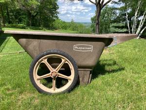 lot 110 image: RUBBERMAID YARD CART
