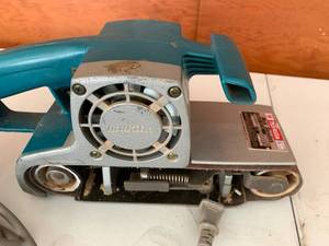 lot 119 image: MAKITA BELT SANDER