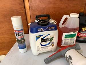 lot 127 image: ASSORTED YARD WORK CHEMICALS