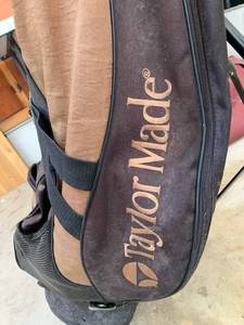lot 133 image: TAYLOR MADE GOLF BAG WITH VARIOUS CLUBS