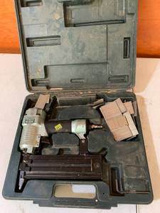 lot 142 image: HITACHI NAIL GUN