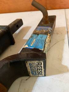 lot 146 image: VARIETY OF HITCHES AND ADAPTERS