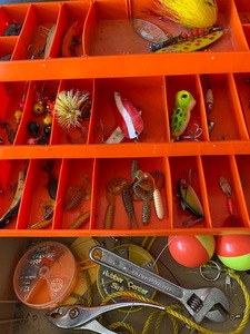 lot 83 image: ADVENTURE 1566 TACKLE BOX WITH TACKLE