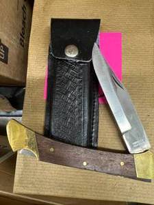 5 FOLD UP KNIVES WITH LEATHER CASES