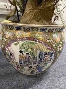 VINTAGE LARGE ORIENTAL VASE