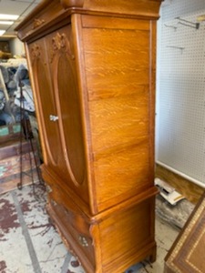 LEXINGTON FURNITURE SAMPLER ARMOIRE