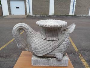 WICKER SWAN
