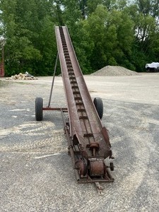 Towable Gas-Powered Conveyor  Elevator