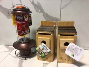 Lot of Assorted Birdfeeders See Pictures