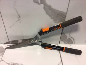 9 in. Power-Lever Steel Blade Telescoping Steel Handle Hedge Shears by Fiskars  See Pictures