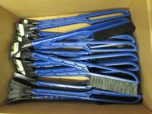 lot 6 image: 21 snow brushes 24 inch ...