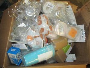 lot 37 image: box of hanging items and more ...