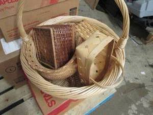 lot 77 image: lot of baskets ...