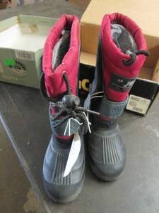 lot 117 image: kids size 12 winter boots ...