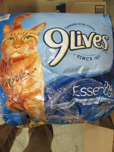 lot 154 image: 9 lives cat food ...