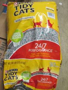 lot 157 image: 30lbs of tidy cats non clumping cat...