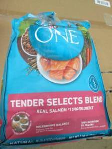 lot 159 image: 7lbs of purina one cat food ...