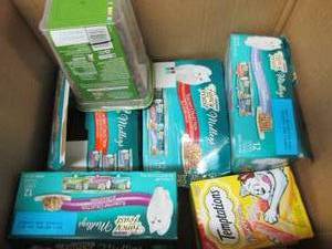 lot 165 image: box of fancy feast melodys and cat ...