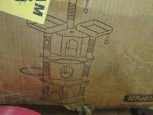 lot 212 image: cat tree ...