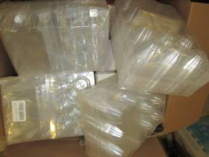 lot 246 image: box of kitchen items ...