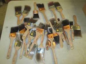 lot 252 image: 25 paint brushes ...