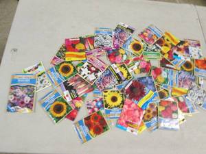 lot 262 image: 50 packages of flower seeds...