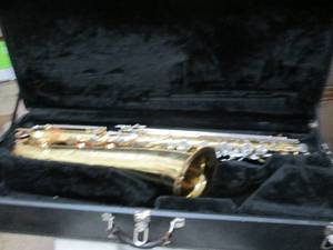 Buescher 400 Saxophone with Case...