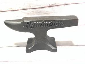lot 33 image: REMINGTON ANVIL, SOLID METAL FIVE AND A HALF INCH LONG