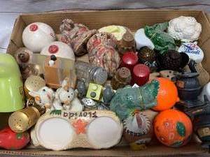 lot 44 image: LARGE LOT OF VINTAGE SALT AND PEPPER SHAKERS