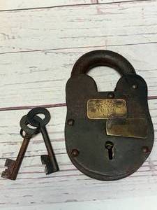 lot 66 image: HEAVY YUMA TERRITORIAL PRISON LOCK WITH TWO WORKING KEYS, 5 INCH TALL