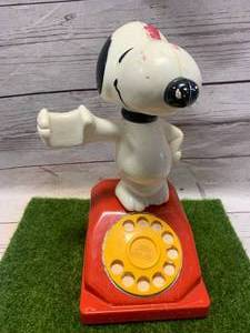 lot 69 image: 1966 SNOOPY ROMPER ROOM. ROTARY PHONE 10 INCH TALL.