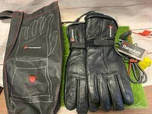 lot 78 image: GERBING HEATED GLOVE SIZE LARGE (UNSURE IF MORE CORDS ARE NEEDED)