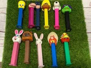 lot 98 image: LOT OF PEZ DISPENSERS