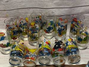 lot 107 image: LOT OF 14 SMURF CLASSES FROM 1983