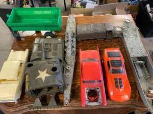 lot 116 image: VINTAGE MODELS