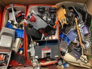 lot 73 image: VINTAGE LOT OF MODEL PARTS