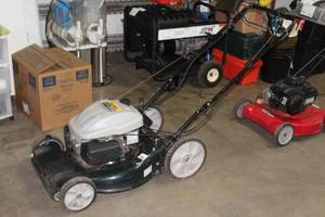 lot 551 image: Yard Man 12AEB2JA001 Gas Push Mower 21