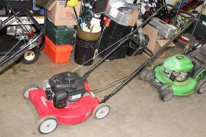 lot 552 image: Briggs & Stratton 96114003400 Gas Push Mower 21