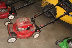 lot 563 image: Toro Recycler 20073 Gas Push Mower 22